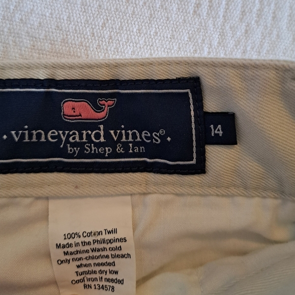 Vineyard Vines boys size 14 swordfish embroidered shorts. VGUC - Picture 4 of 6